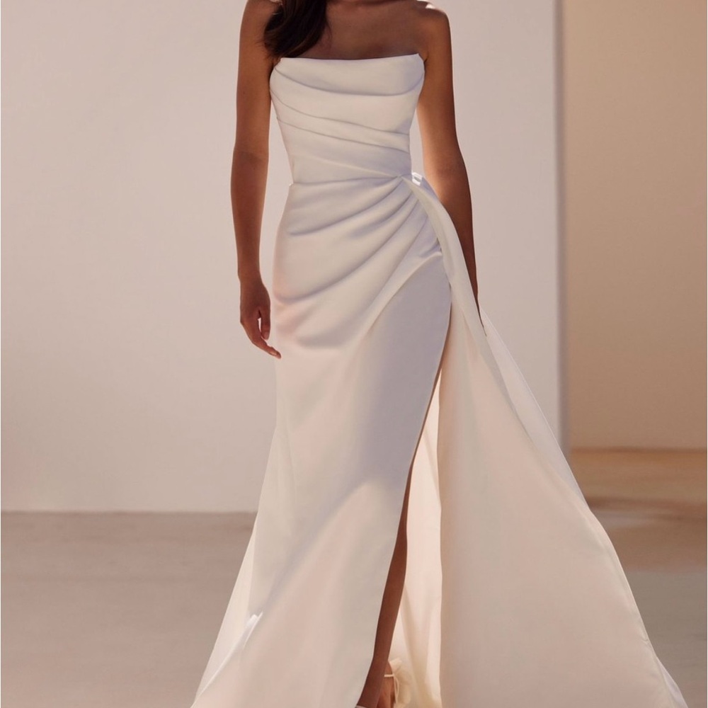 Mila Nova wedding dress perfect condition
